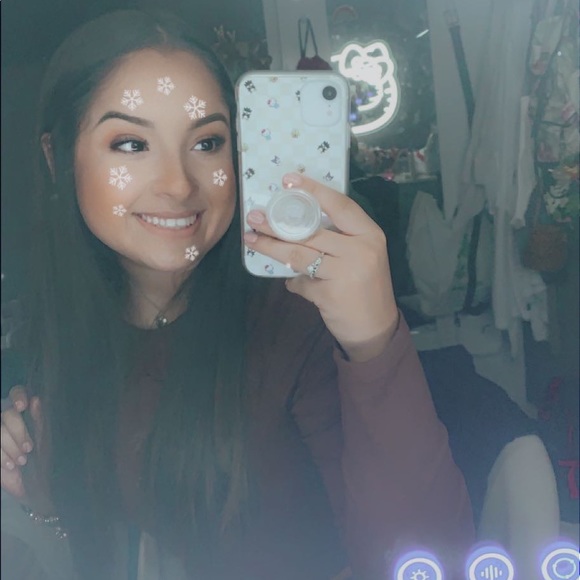 Meet your Posher, Alivia - Picture 2 of 4